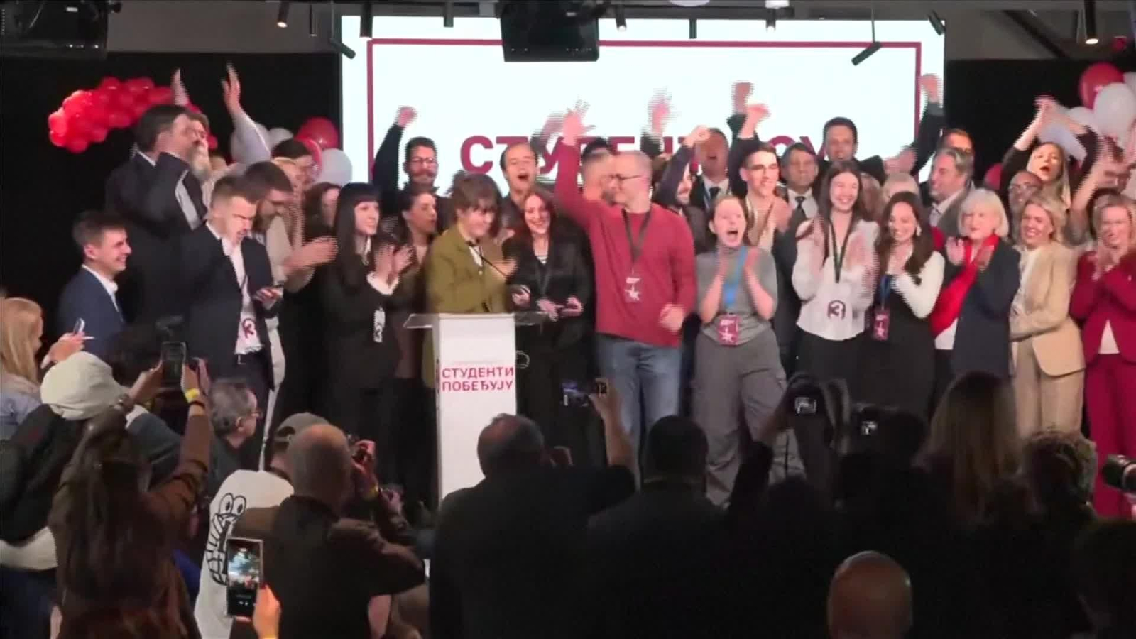 L004-SERBIA REACCIONES TRIUNFO ELECCIONES