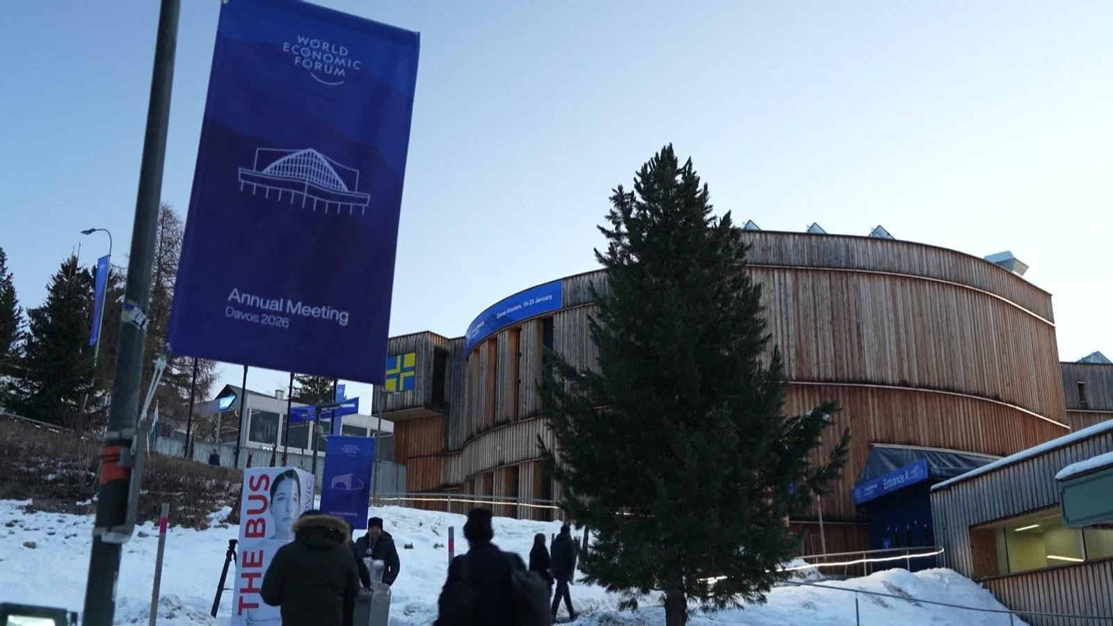 L011-SUIZA ARRANCA FORO DE DAVOS