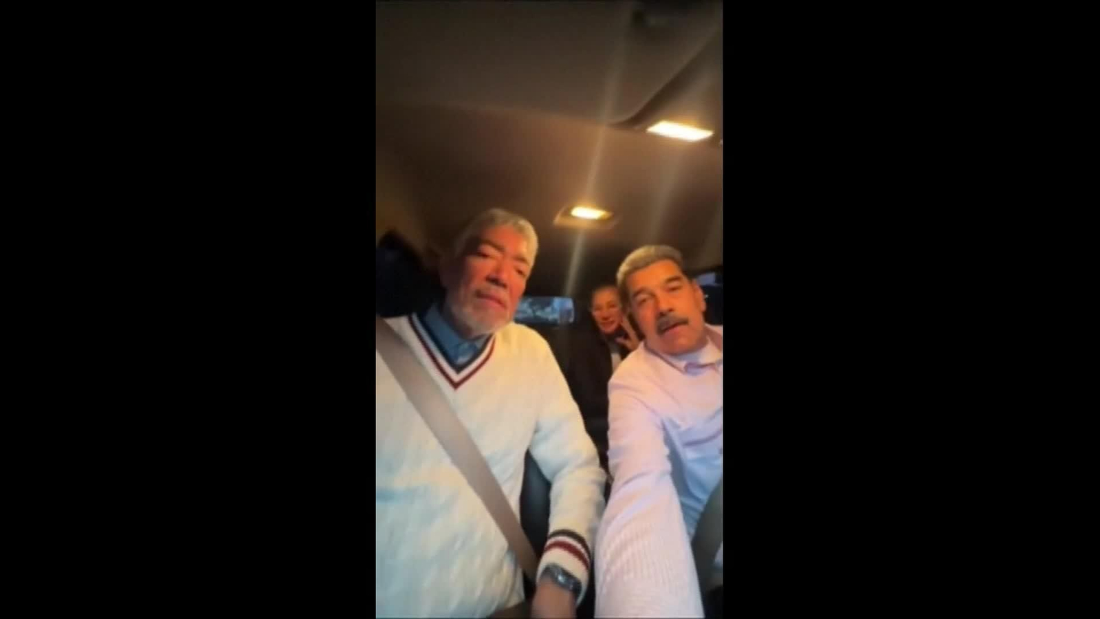 J007-VENEZUELA MADURO CONDUCE COCHE POR CARACAS