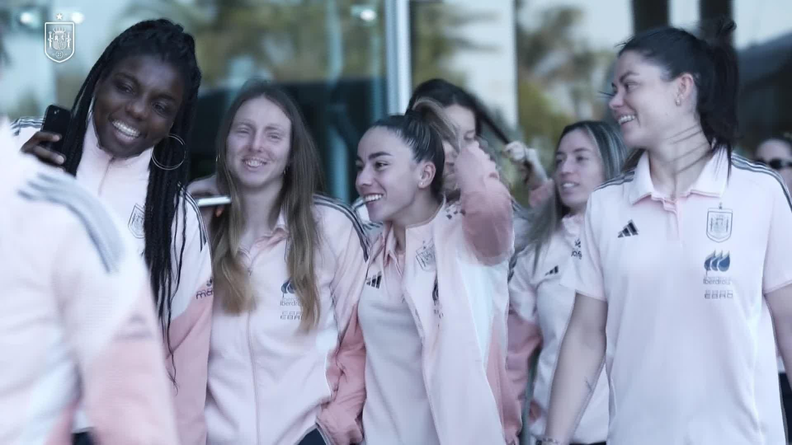 S043-TURQUIA PASEO JUGADORAS SELECCION