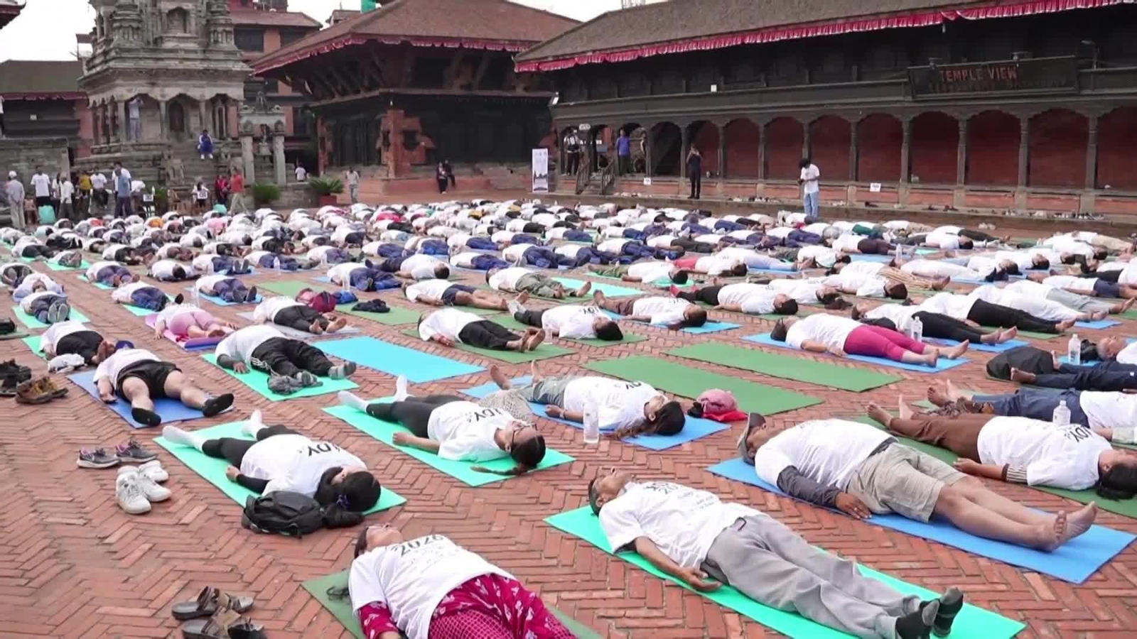 va nepal dia del yoga