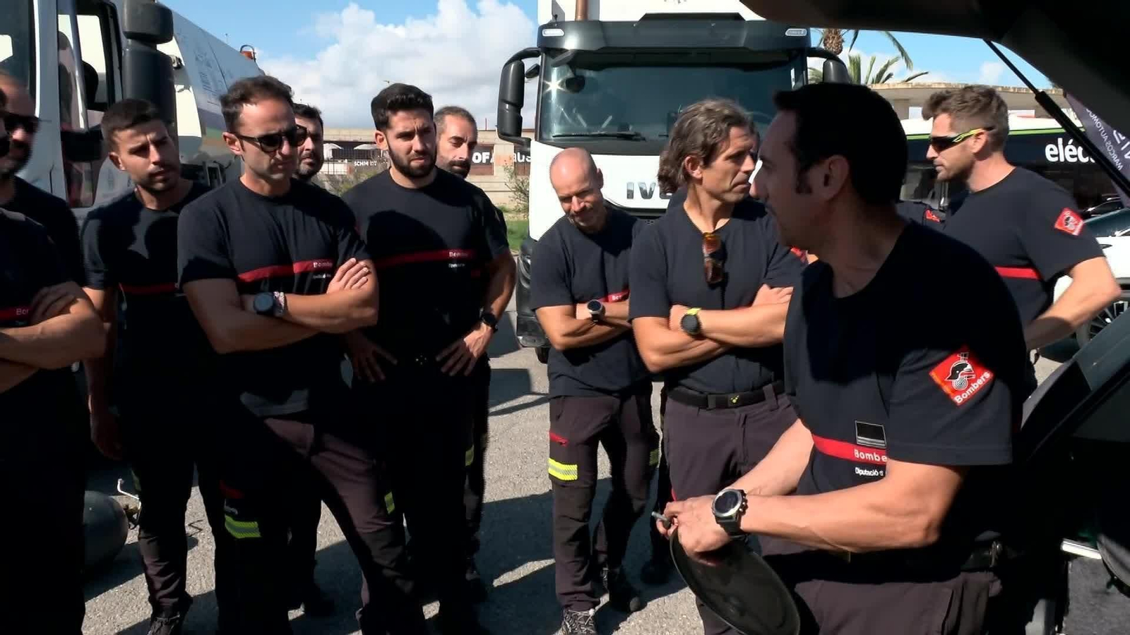 X074-ALICANTE ENTRENAMIENTO BOMBEROS COCHES ELECTRICOS
