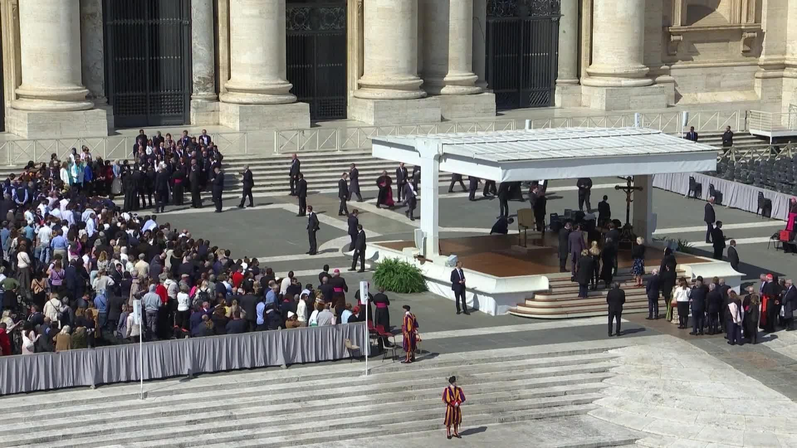 X088-VATICANO PAPA PIDE PAZ CONFLICTO ISRAEL PALESTINA