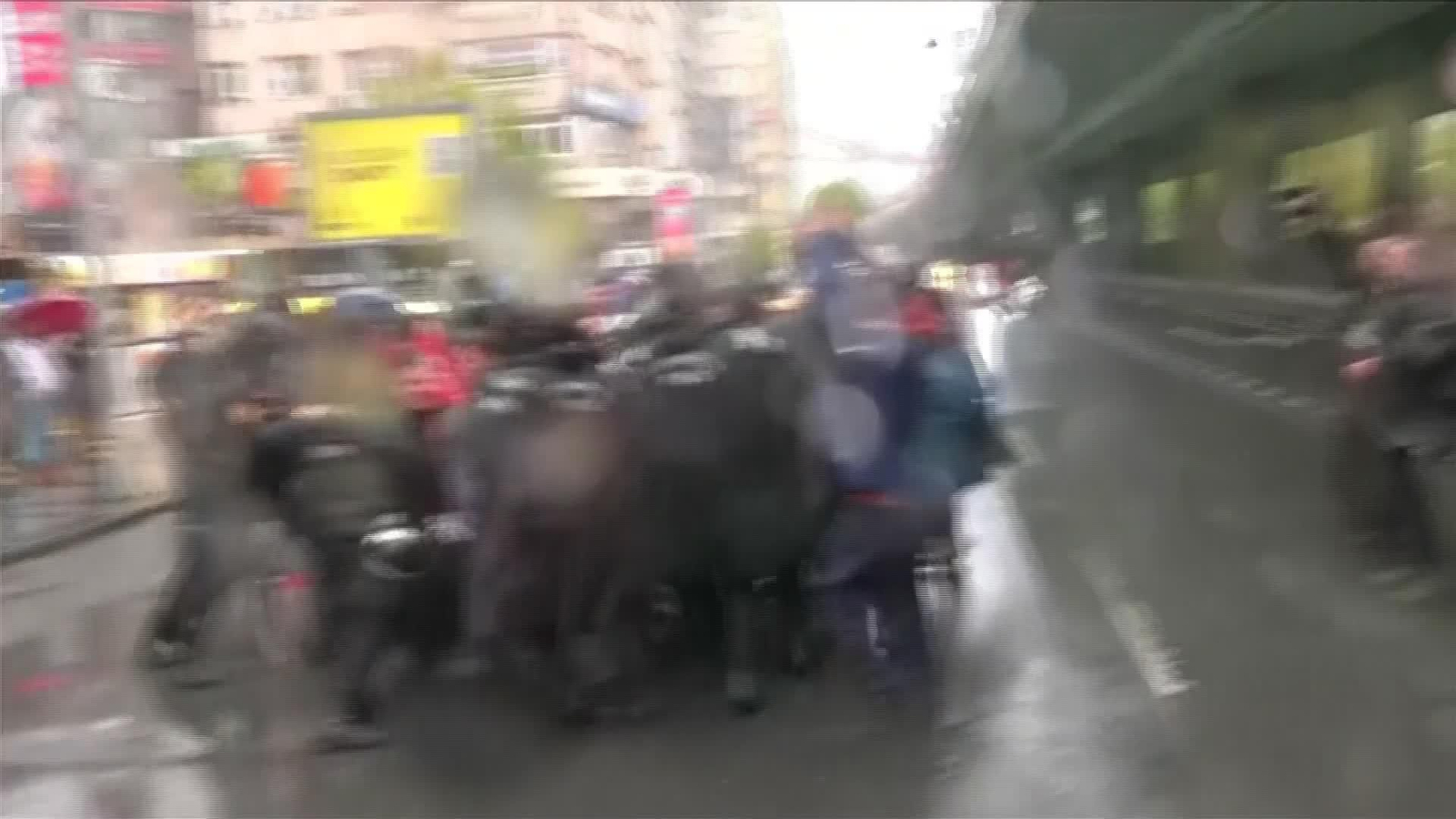V046-TURQUIA ENFRENTAMIENTOS POLICIA 1 DE MAYO