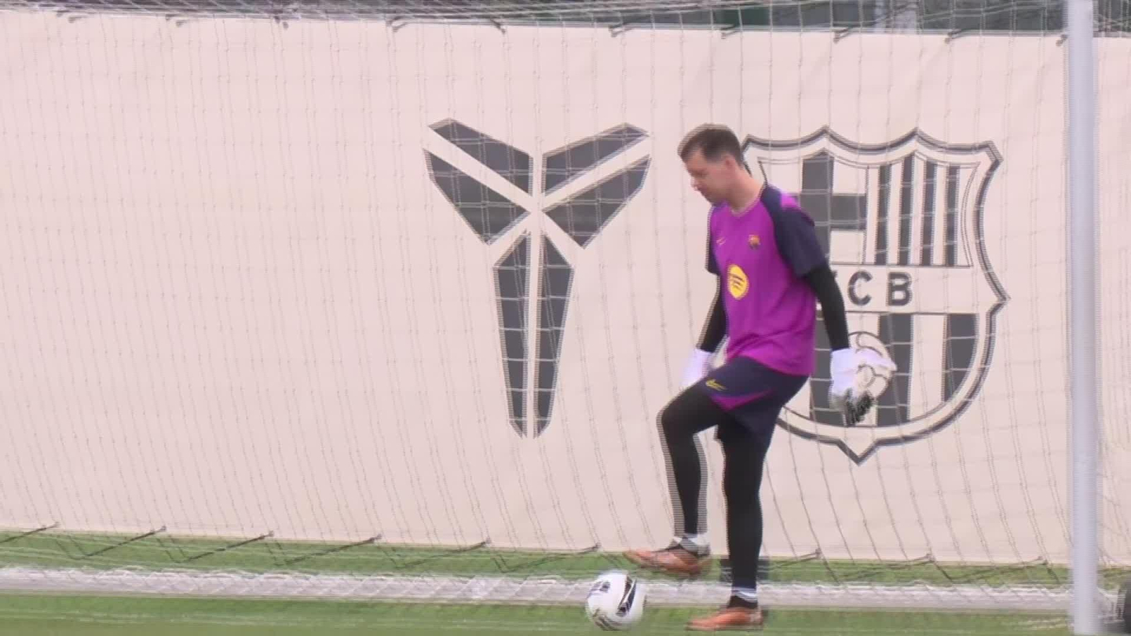 S017-BARCELONA ENTRENAMIENTO BARSA