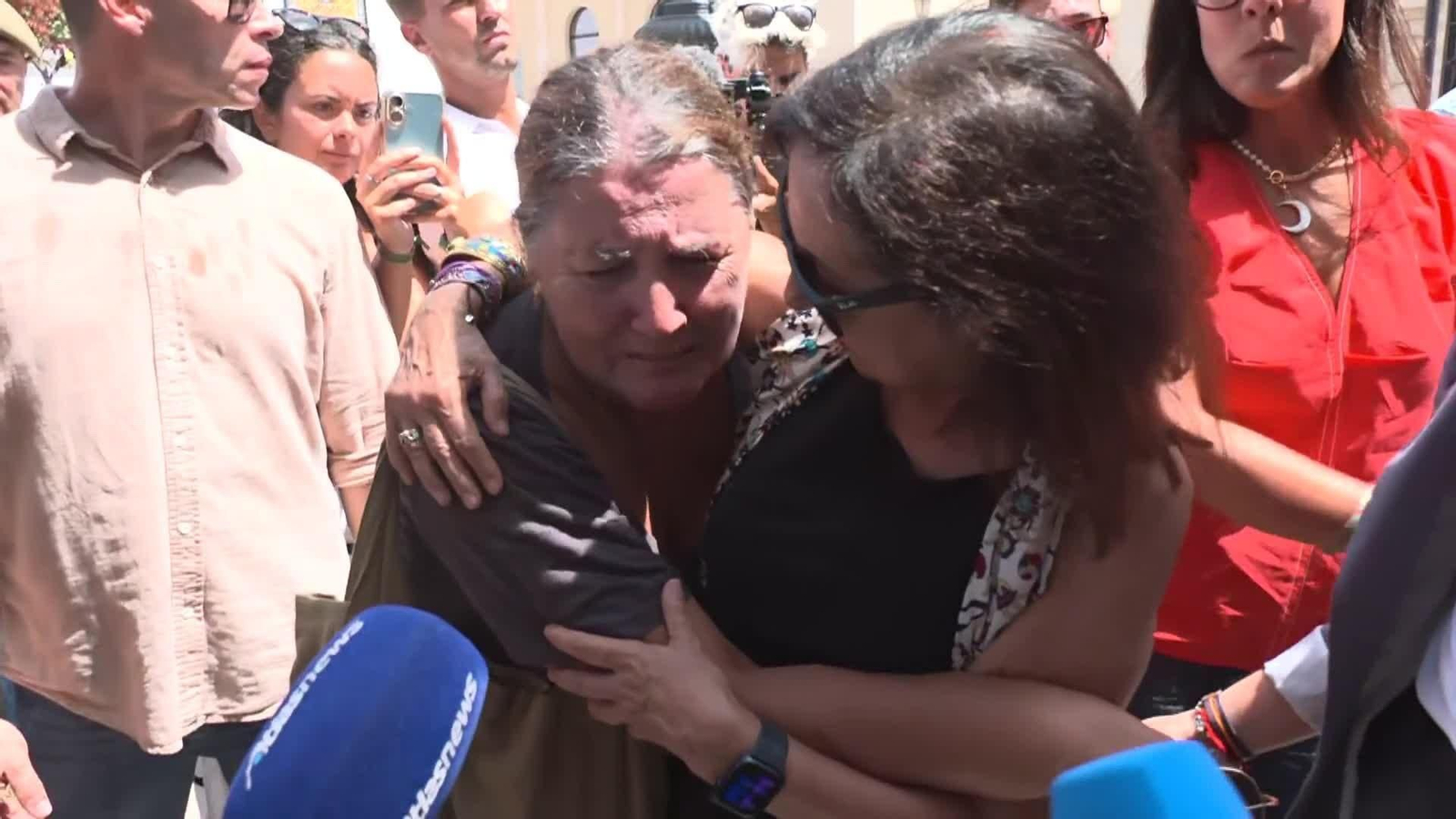 va margarita robles con vecinos