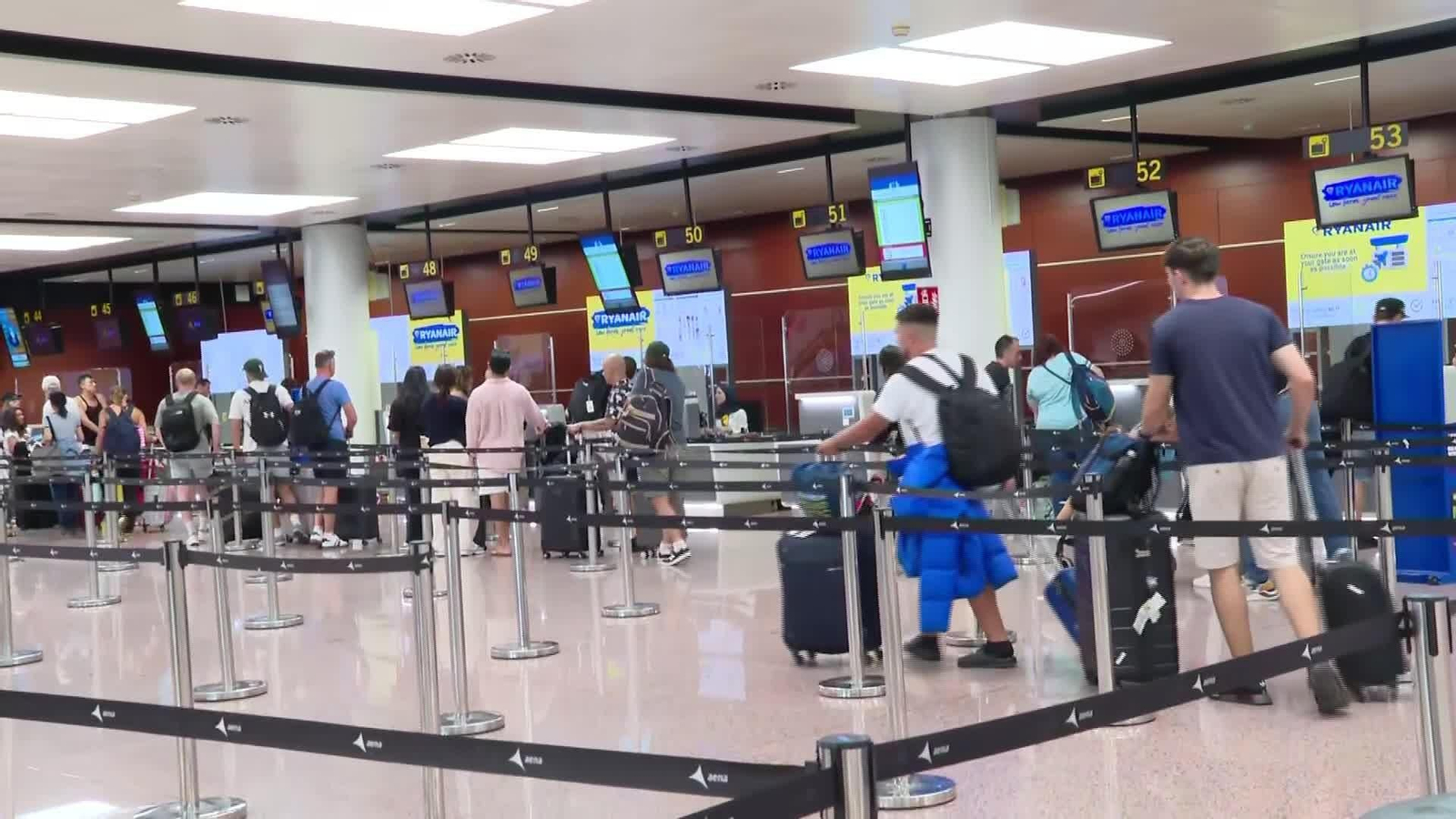 V024-VARIOS RYANAIR ANUNCIA NUEVOS RECORTES