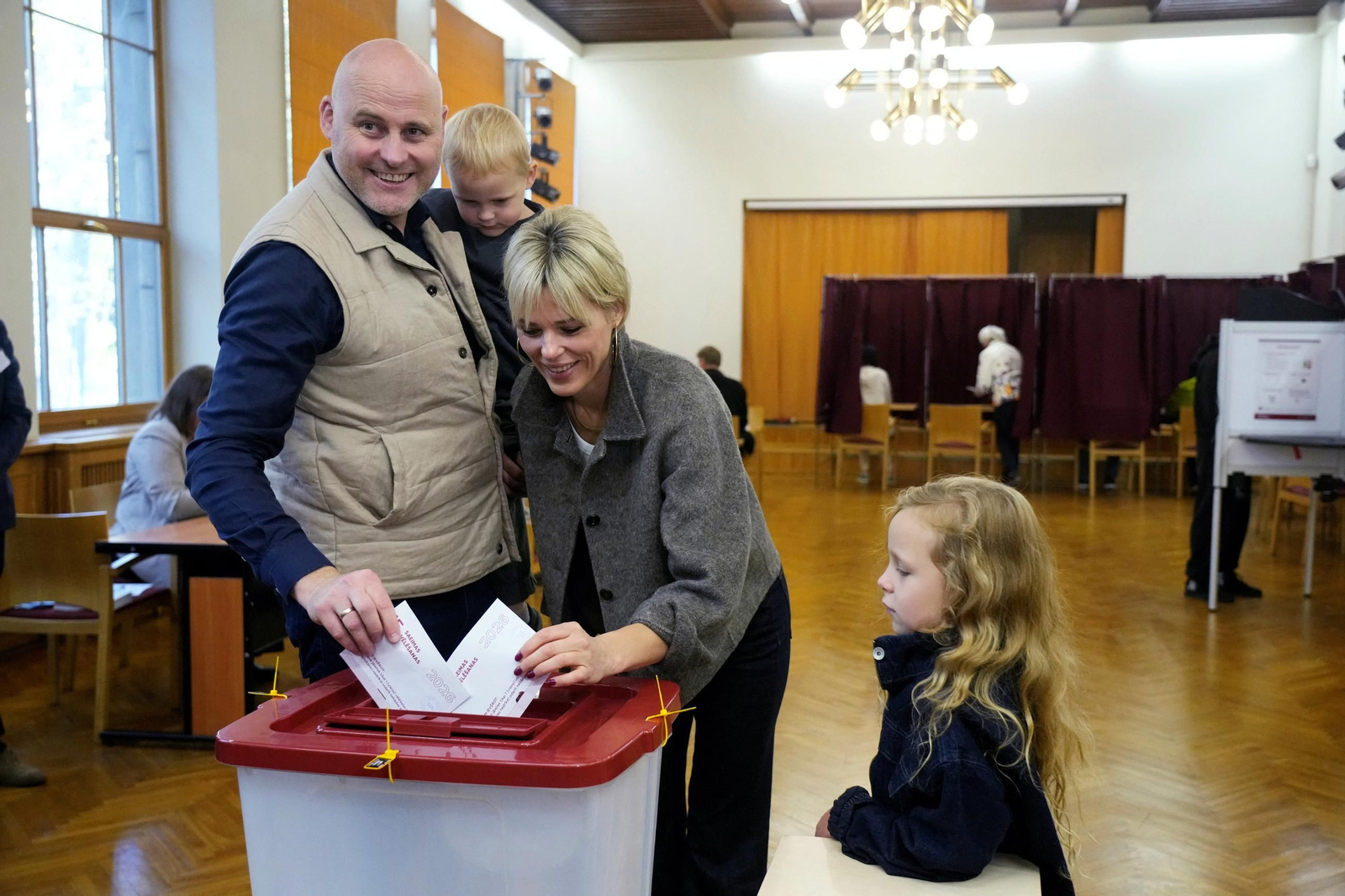 primer ministro letonia votando
