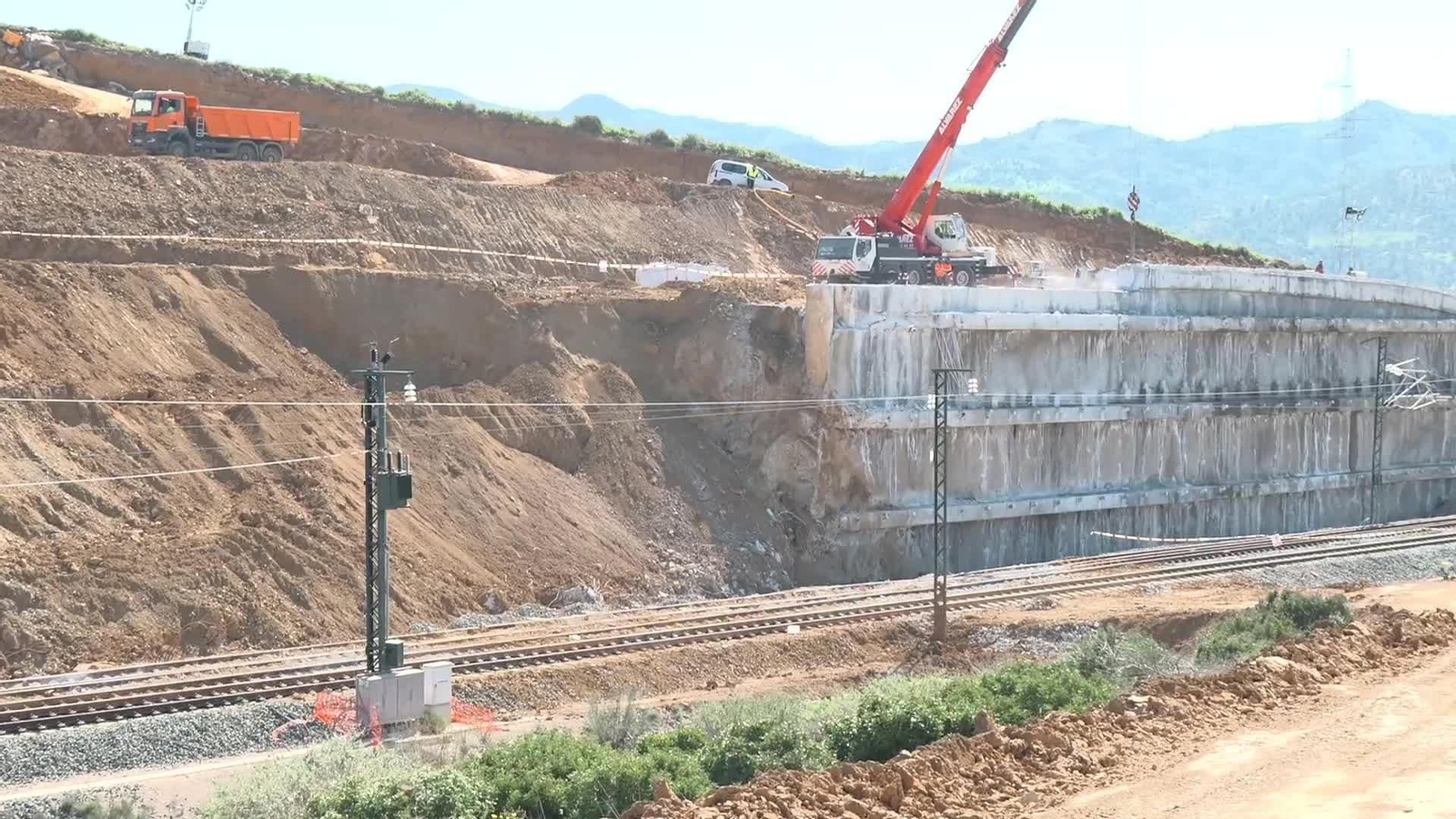 L061-MALAGA NO RECUPERA AVE PARA SEMANA SANTA