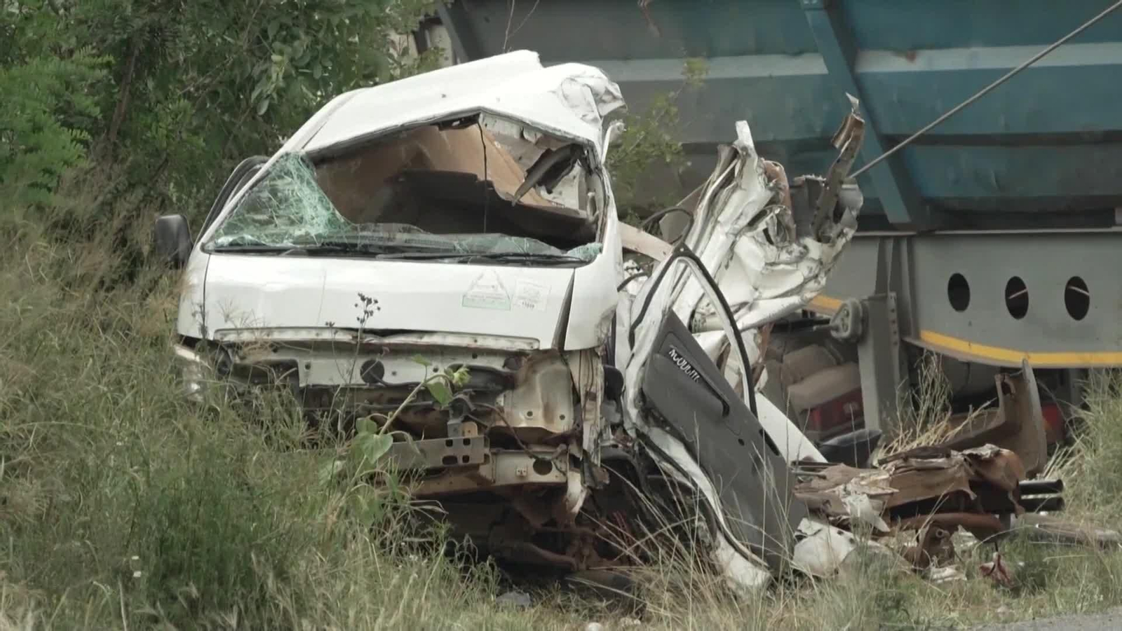 L080-SUDÁFRICA ACCIDENTE BUS ESCOLAR
