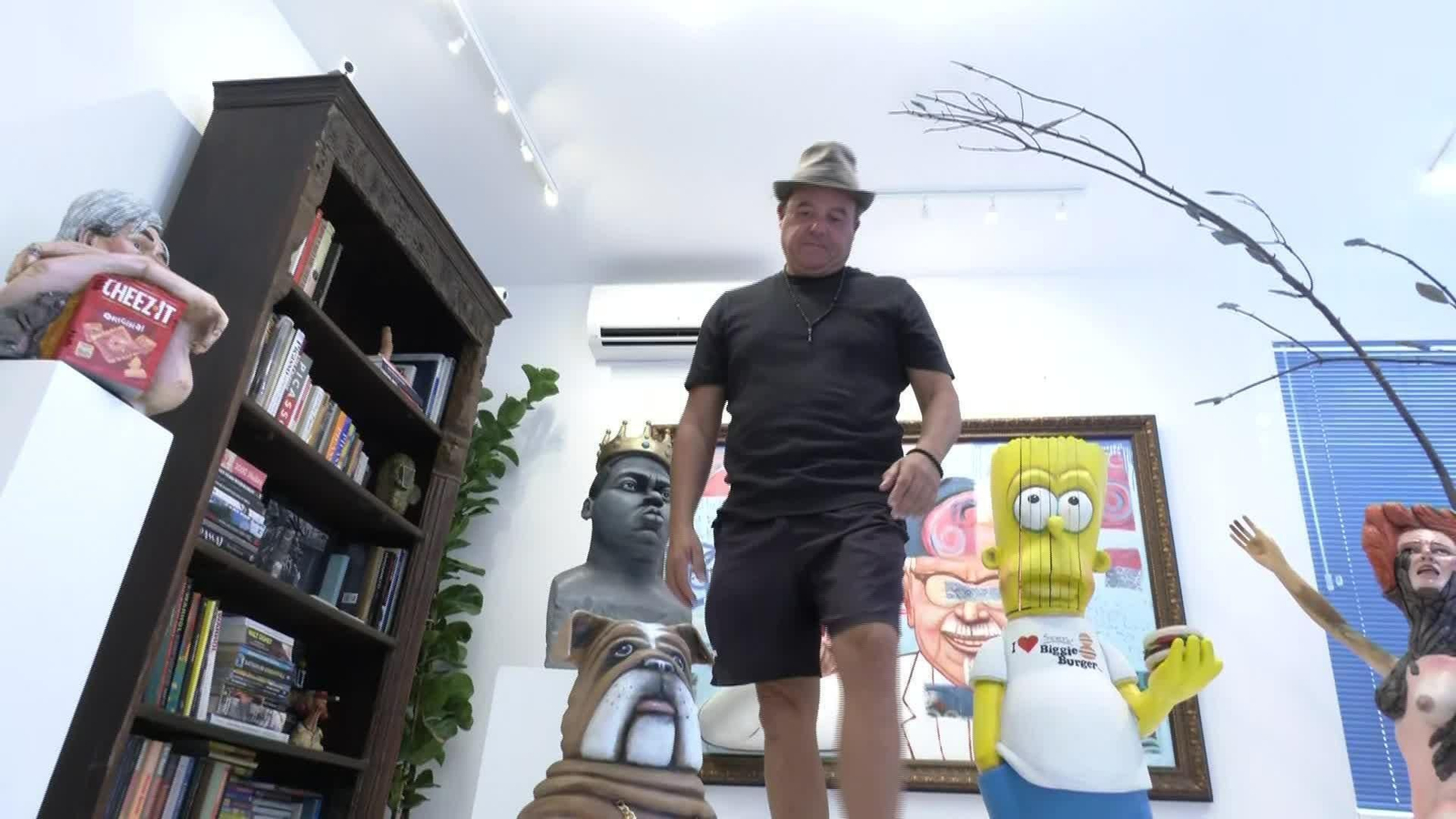 L045-ALMERIA ARTISTA ESCULTURAS DE PAPEL