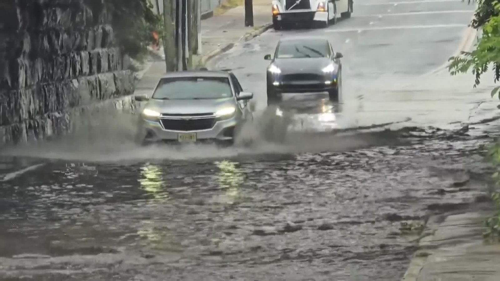La lluvia golpea con fuerza en Nueva York afectando a carreteras y red de metro