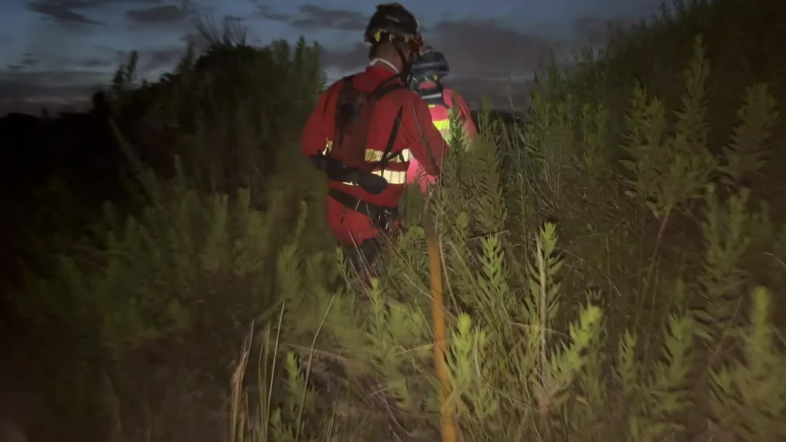 V014-IMAGENES UME INCENDIO EL SALER NOCHE