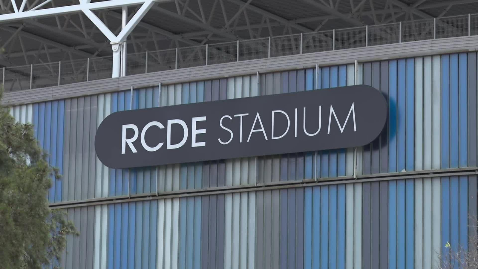 X026-BARCELONA REACCIONES CANTICOS RACISTAS