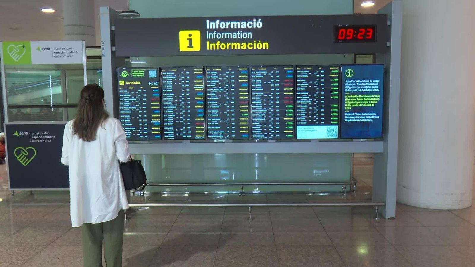 X043-BARCELONA CANCELACION VUELOS POR TIEMPO