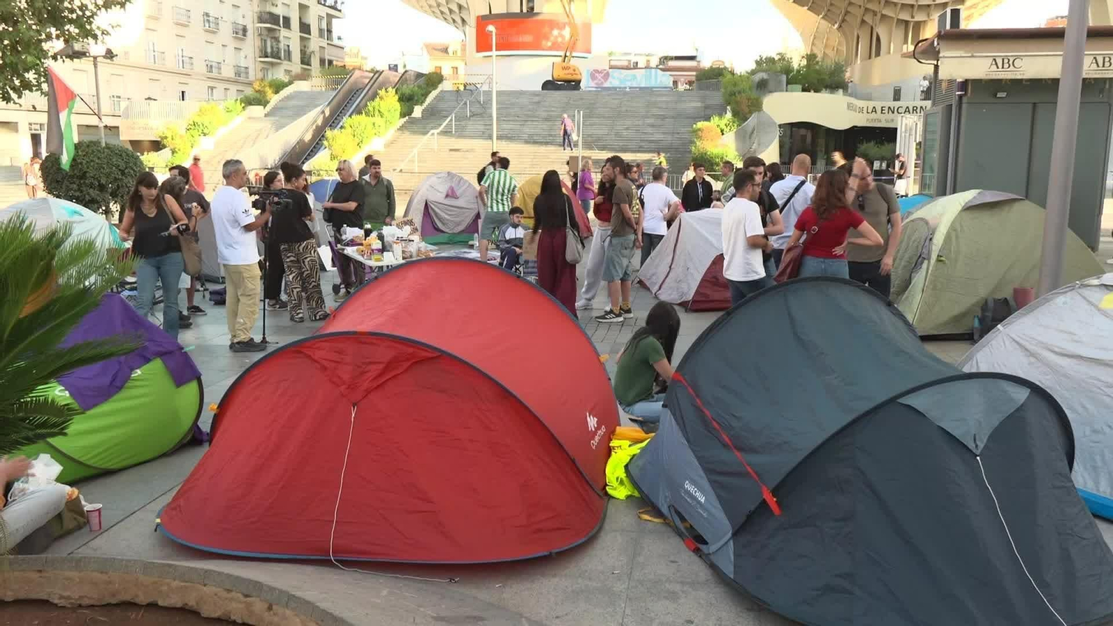 M041-SEVILLA SEGUIMIENTO ACAMPADA VIVIENDA