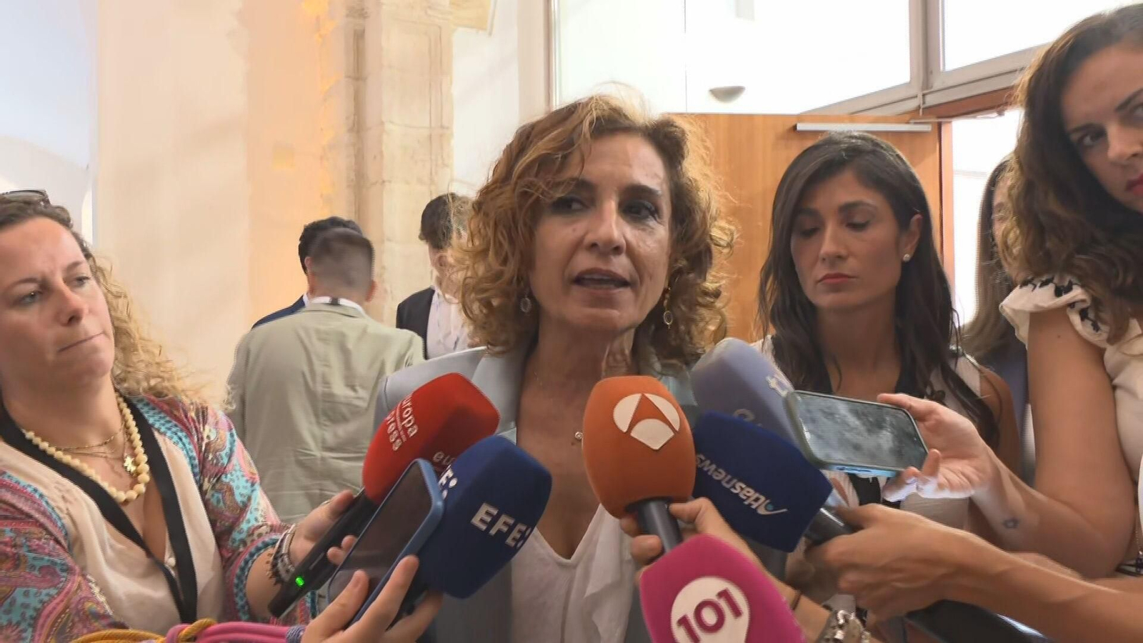M076-SEVILLA SALIDAS PARLAMENTO ANDALUZ