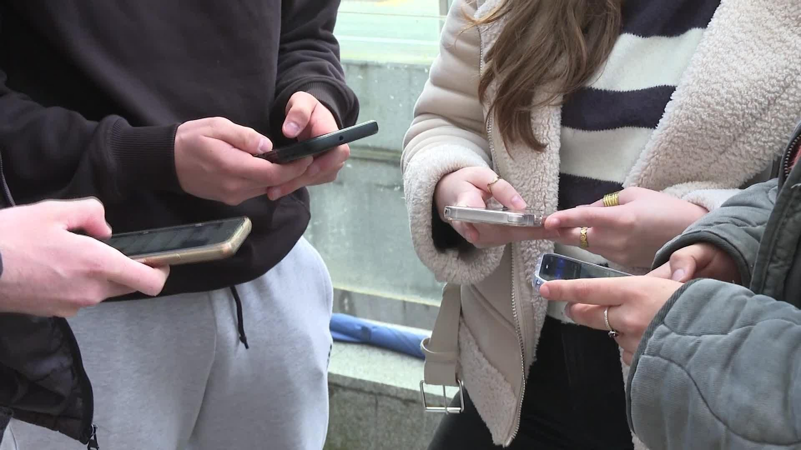 X002-EDI VARIOS POLITICA Y REDES SOCIALES