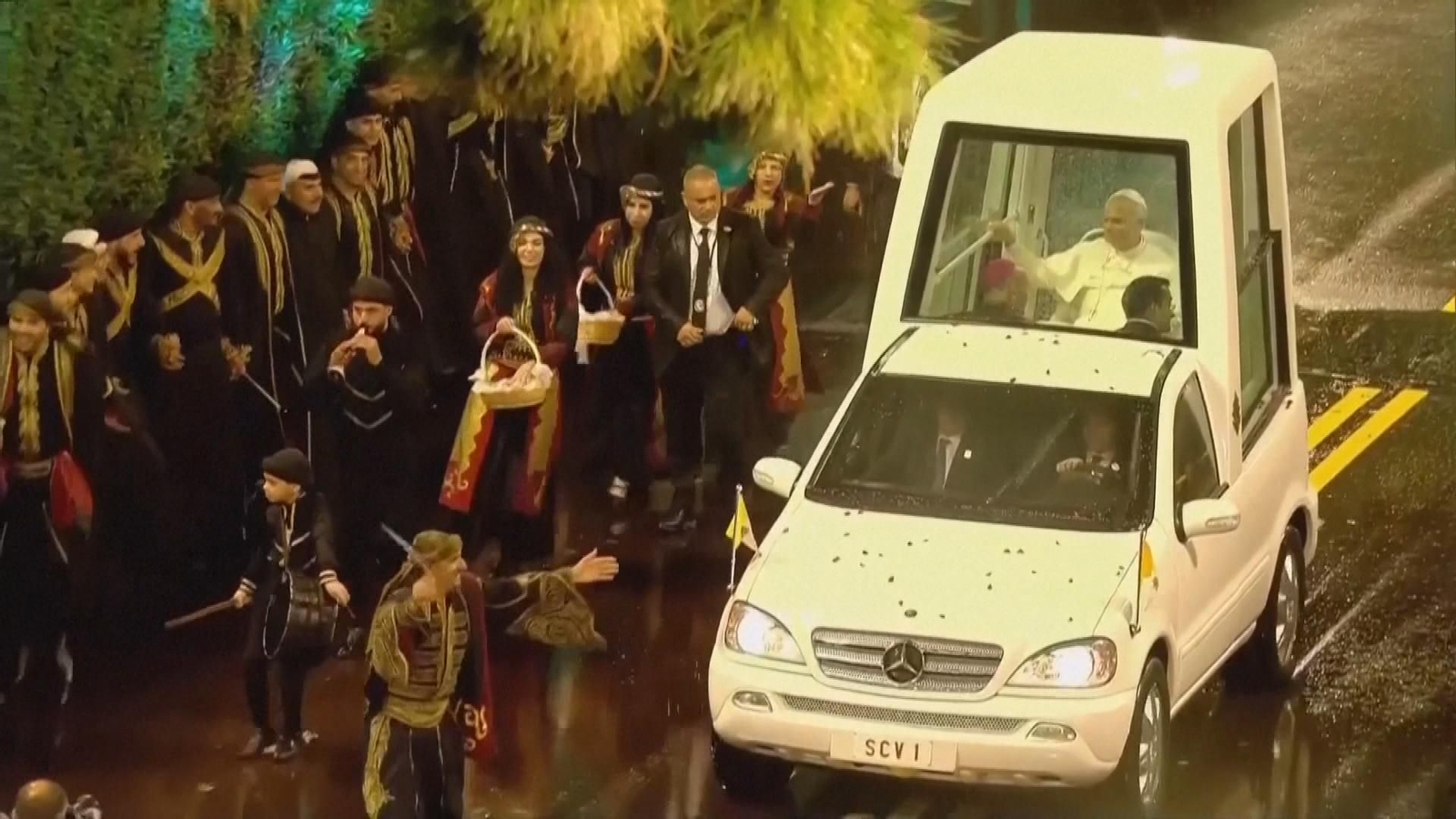 El papa León XIV inicia su visita a Líbano con un mensaje de paz