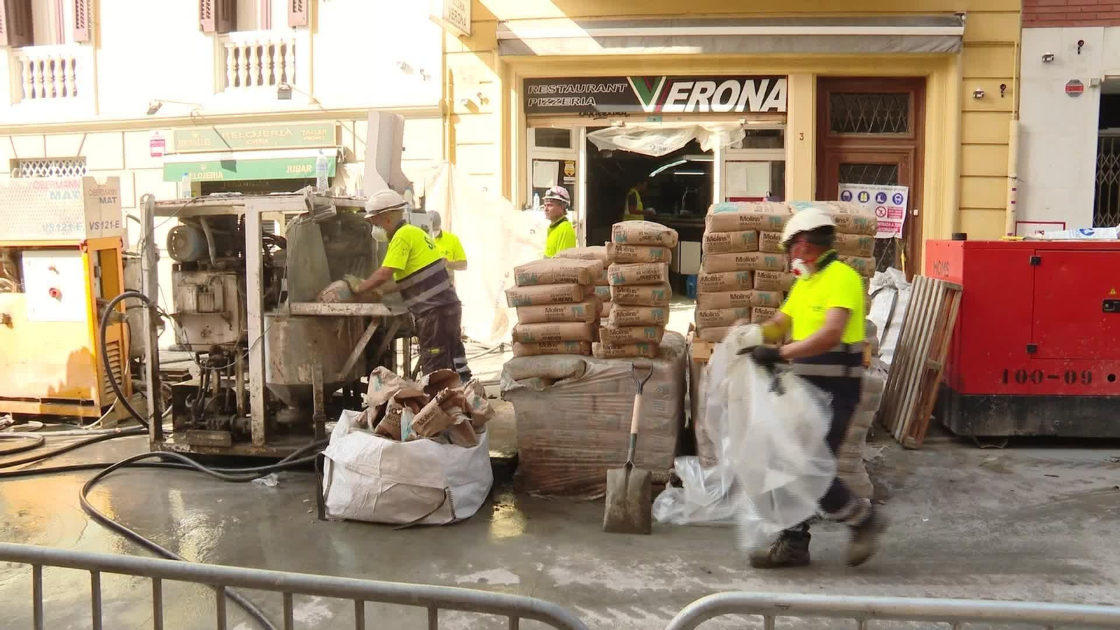 V037-BARCELONA VECINOS SOCAVON METRO