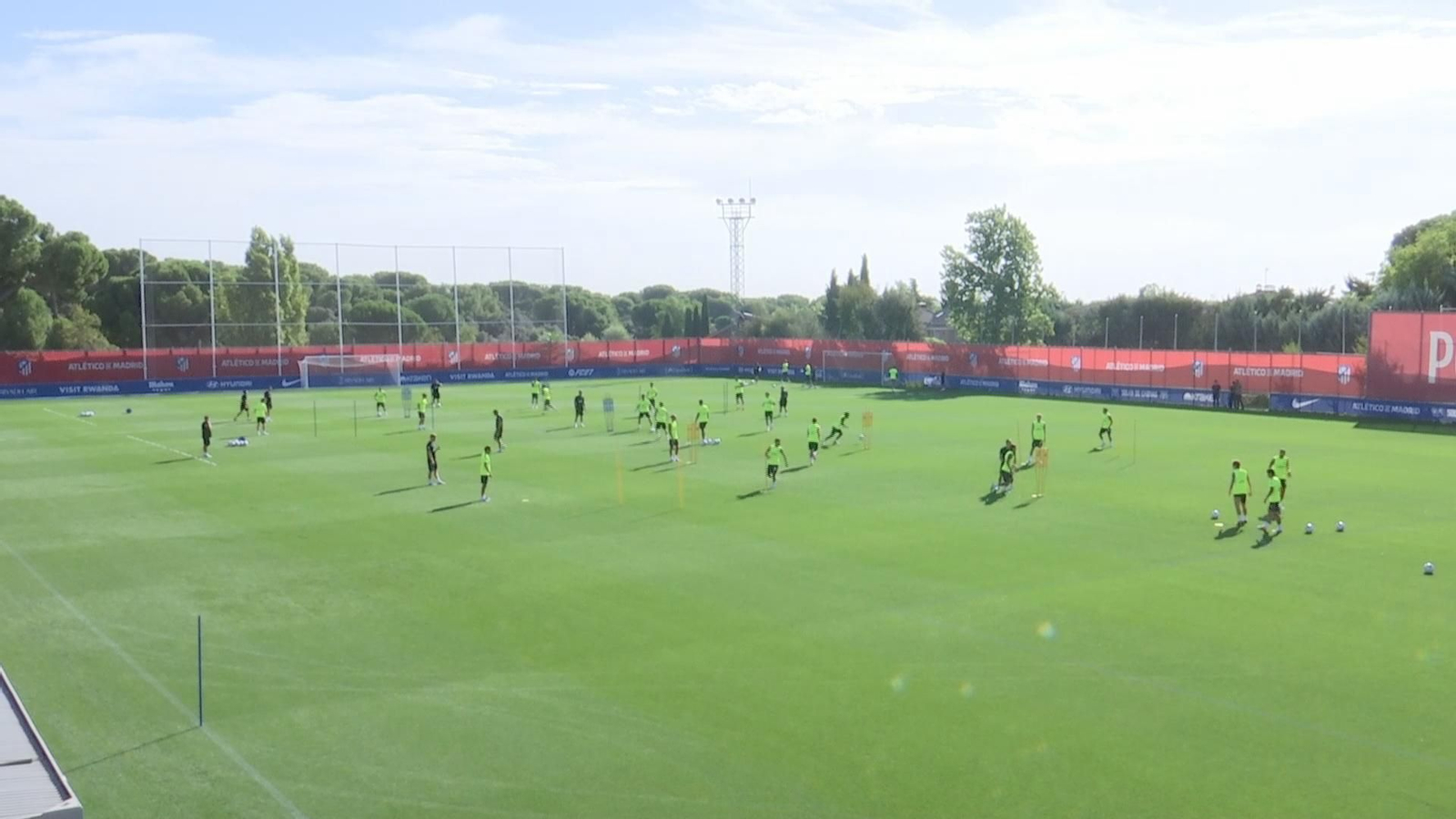 X012 MADRID ENTRENAMIENTO ATLETICO frame 1090