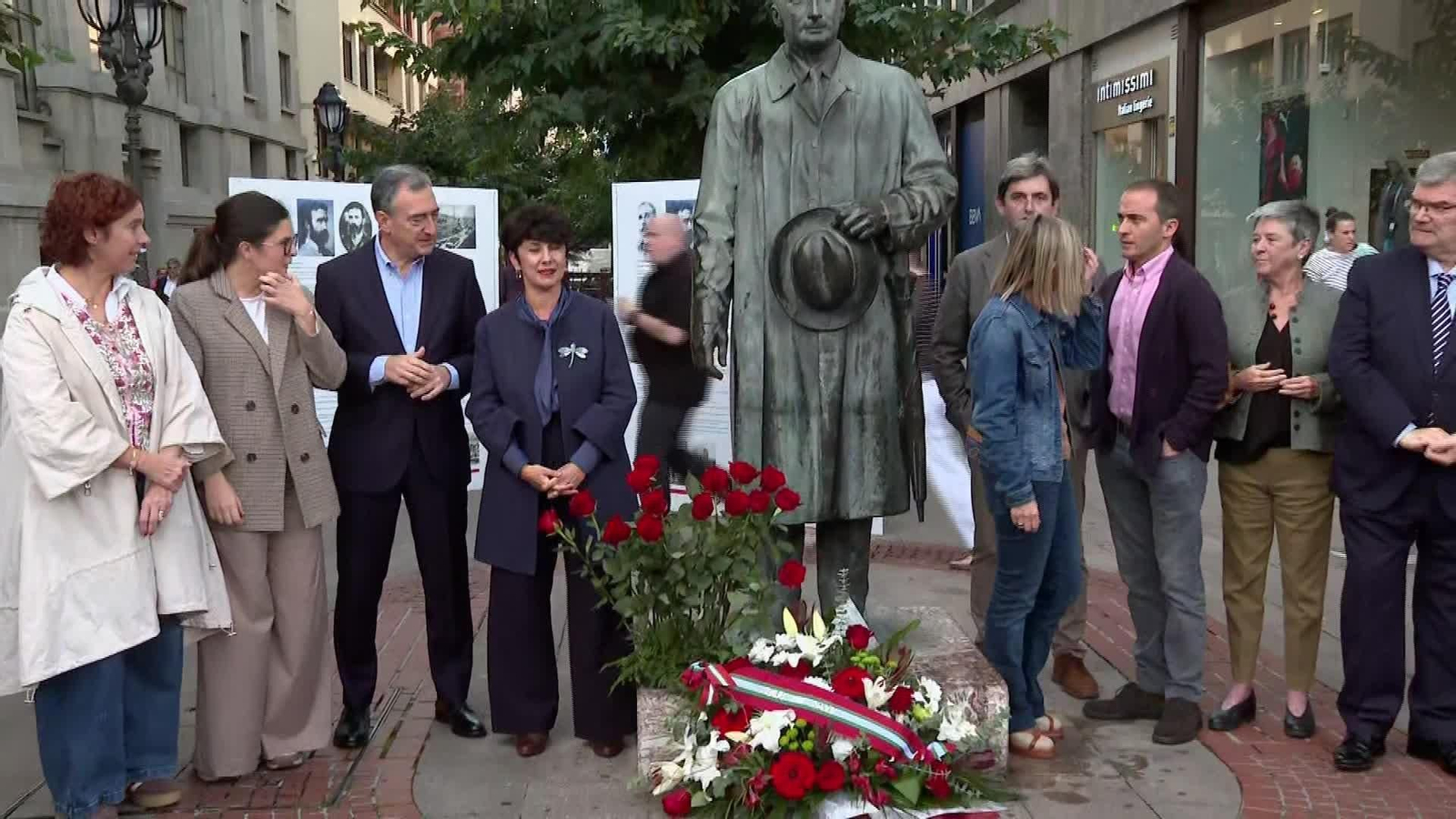 M024-BILBAO OFRENDA VAQUERO Y ALCALDE DE BILBAO