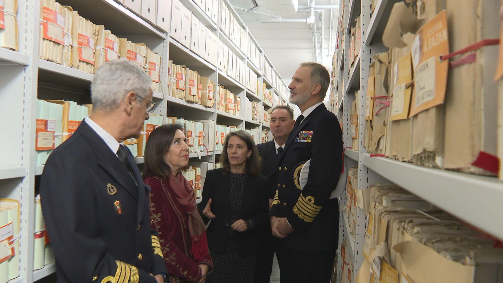 X033-MADRID EL REY VISITA ARCHIVO ARMADA