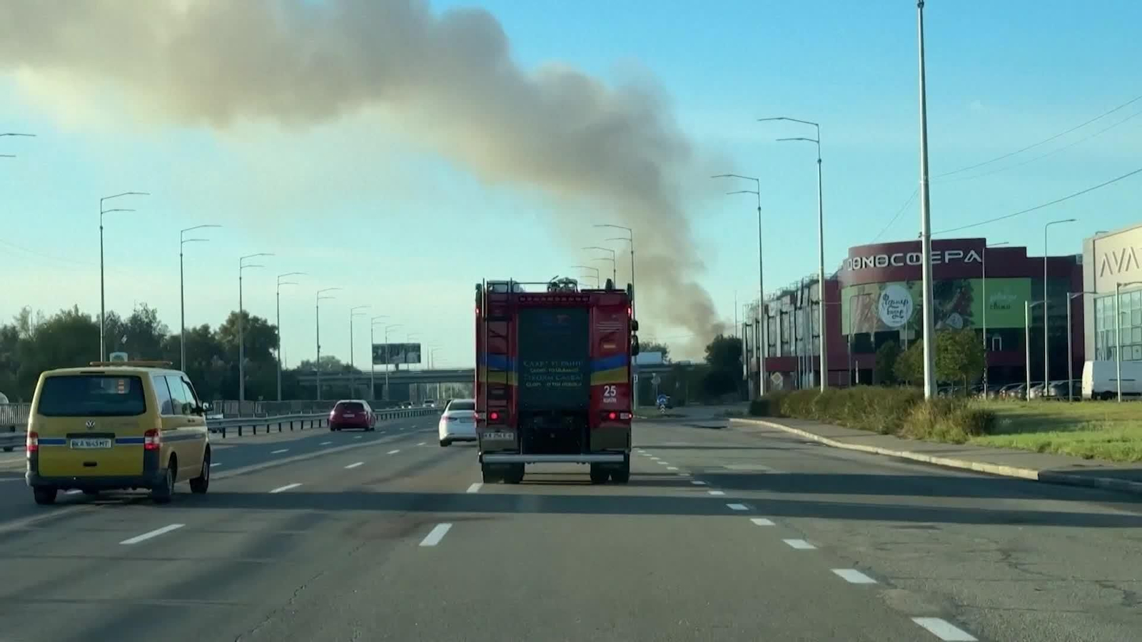 X004-UCRANIA BOMBARDEO GASOLINERA