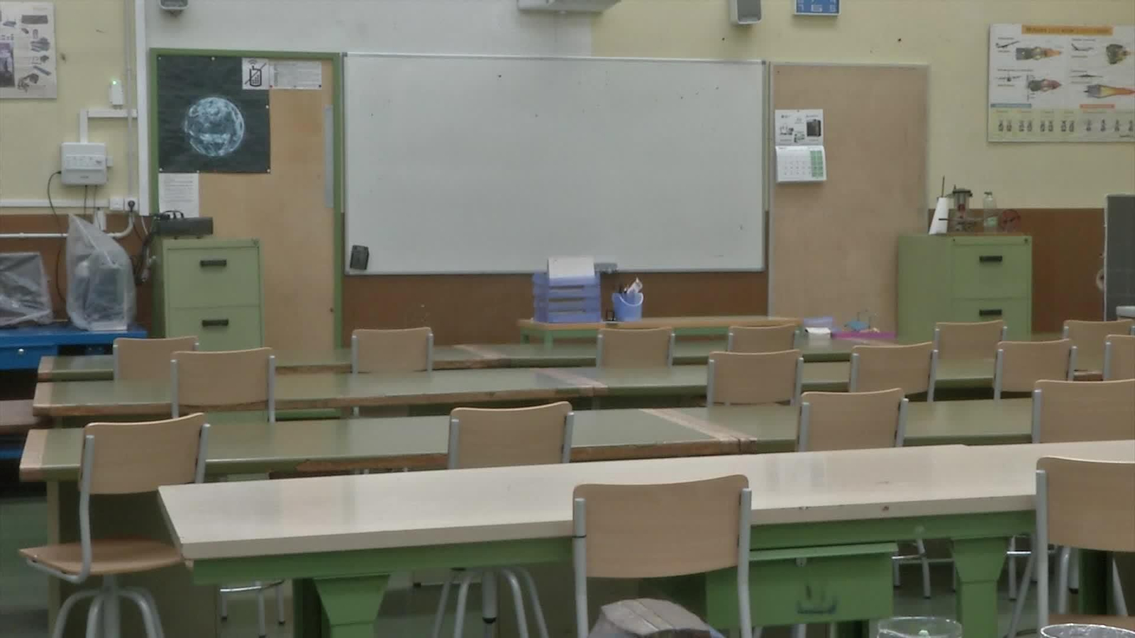 X047-OVIEDO COLEGIO CERRADO POR CALOR