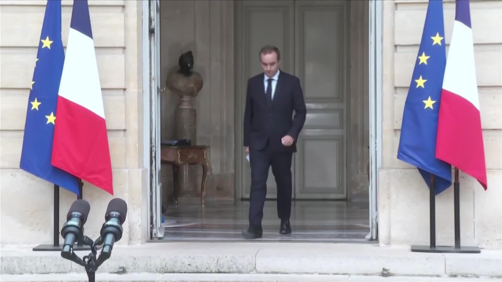 L004-FRANCIA RENUNCIA PRIMER MINISTRO
