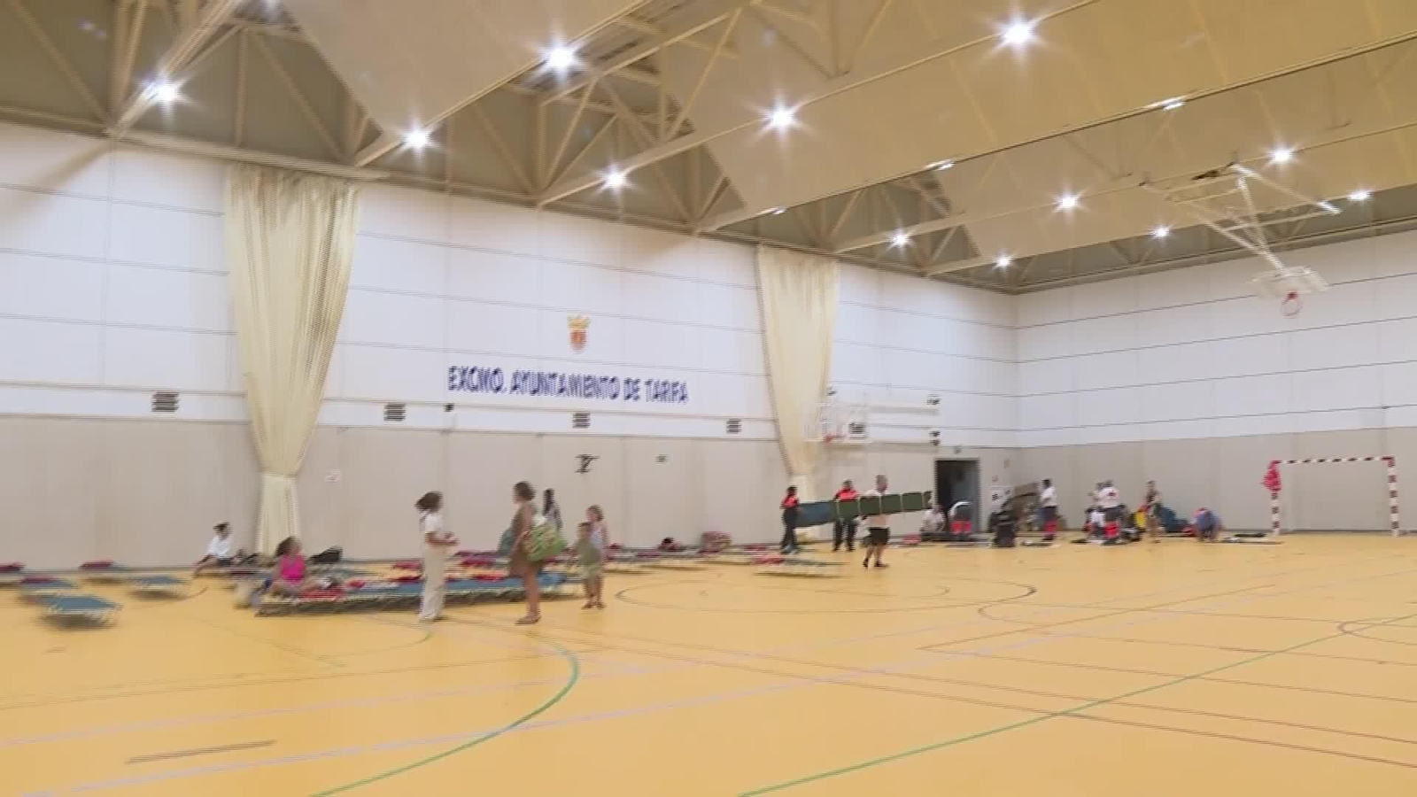X010-CADIZ DESALOJADOS POLIDEPORTIVO INCENDIO TARIFA