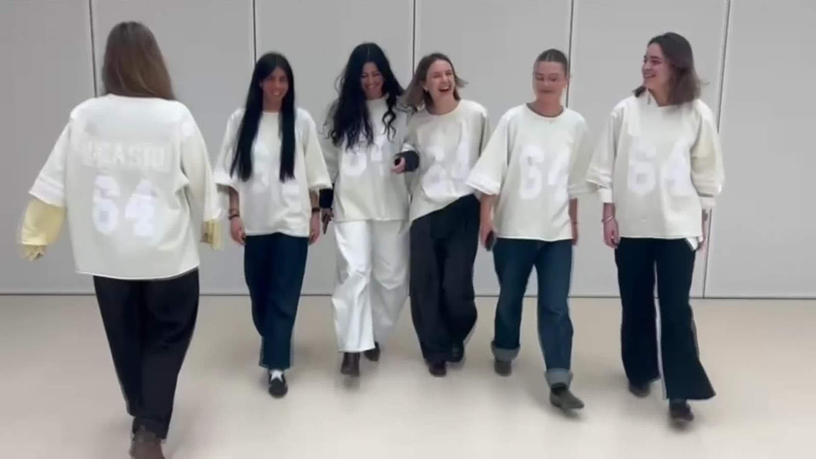 L054-A CORUÑA CAMSETA ZARA BAD BUNNY