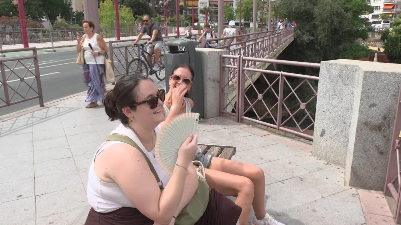 V051-SEVILLA CANSADOS DE CALOR