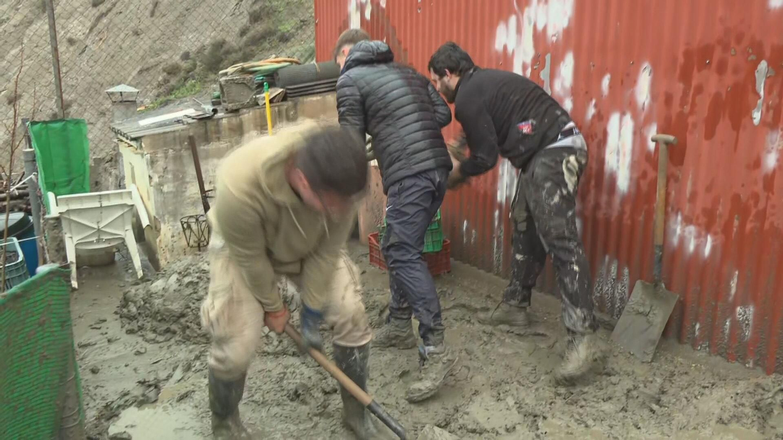 M045-GRANADA VECINOS DUDAR REGRESAN A CASA