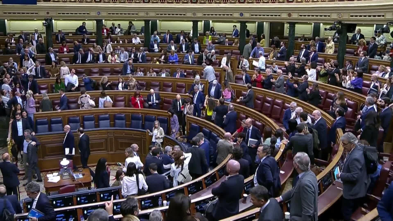 va votacion decreto 2 y protesta