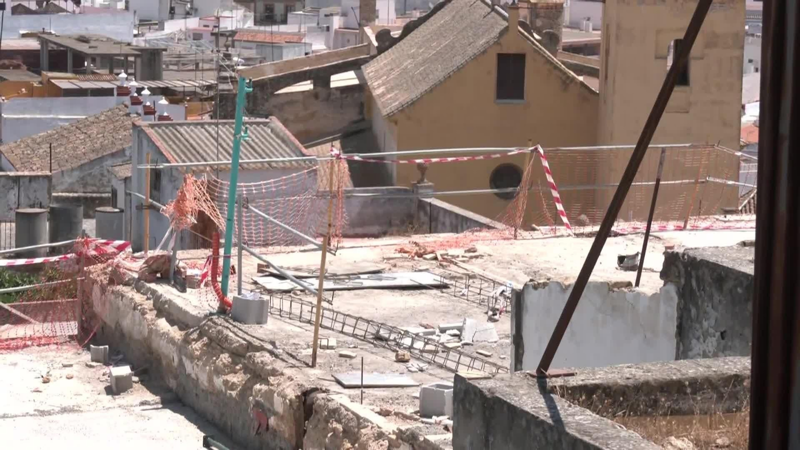 Mueren dos trabajadores tras el derrumbe en un edificio histórico en obras de Alcalá de Guadaíra, en Sevilla