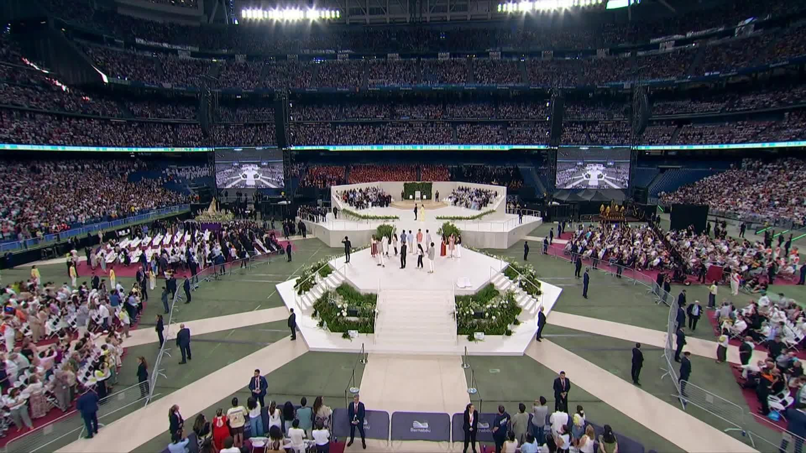 M001-EDI PAPA ACTO LA ALMUDENA Y BERNABEU