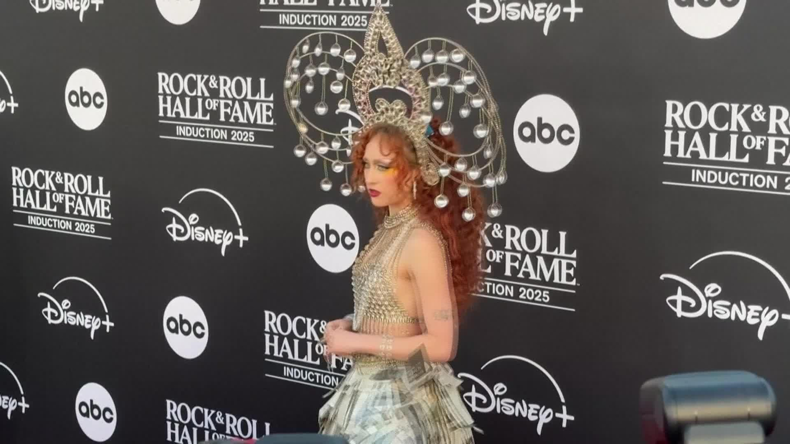 D002-EEUU SALON DE LA FAMA DEL ROCK AND ROLL ALFOMBRA ROJA