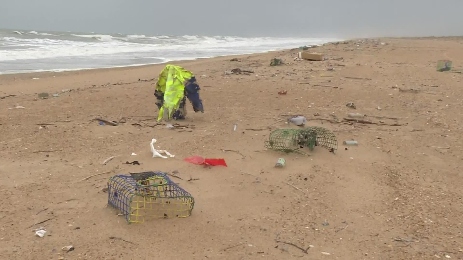 V052-EDI VARIOS BASURA EN LAS PLAYAS