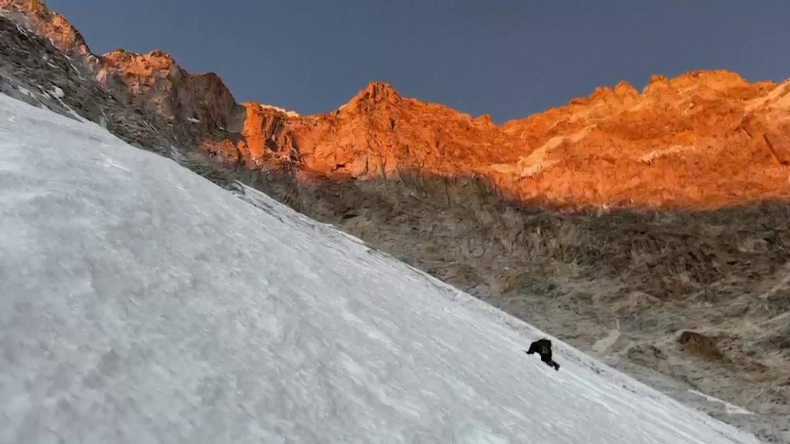 J052-PERU RESCATE CUERPO ALPINISTA CHILENO