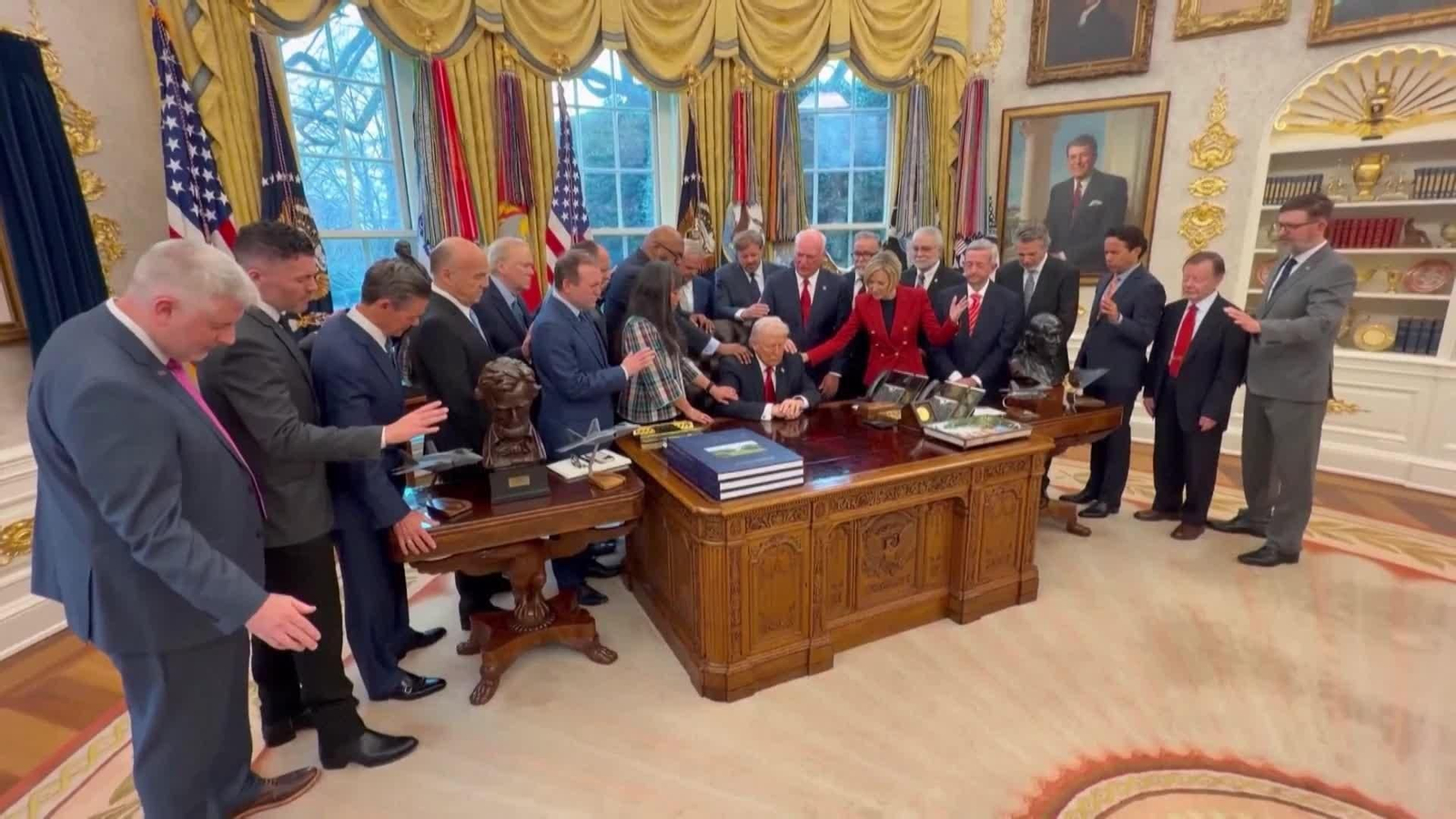 va trump ritual cristiano en despacho oval