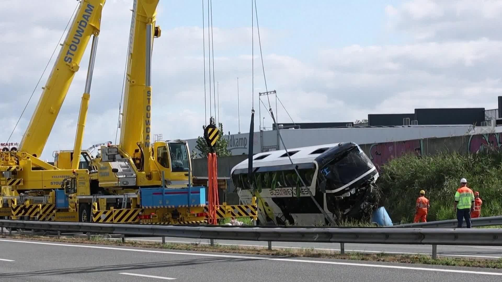 L058-PAISES BAJOS ACCIDENTE AUTOBUS