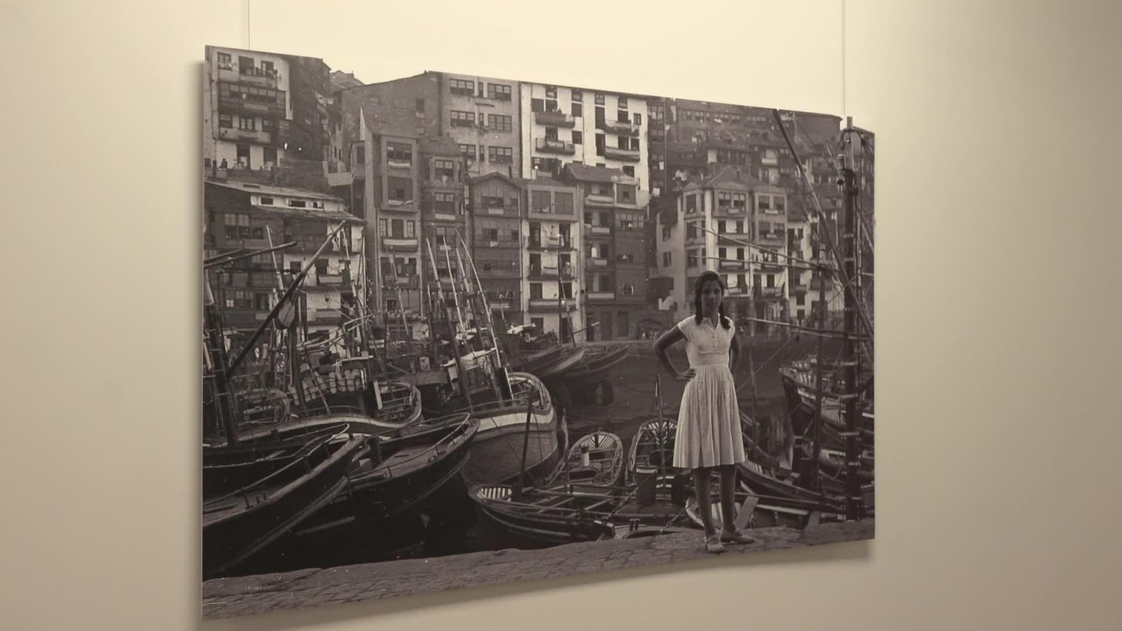 V011-EDI GERNIKA EXPOSICION QUE BUSCA NIÑA DE LAS FOTOS