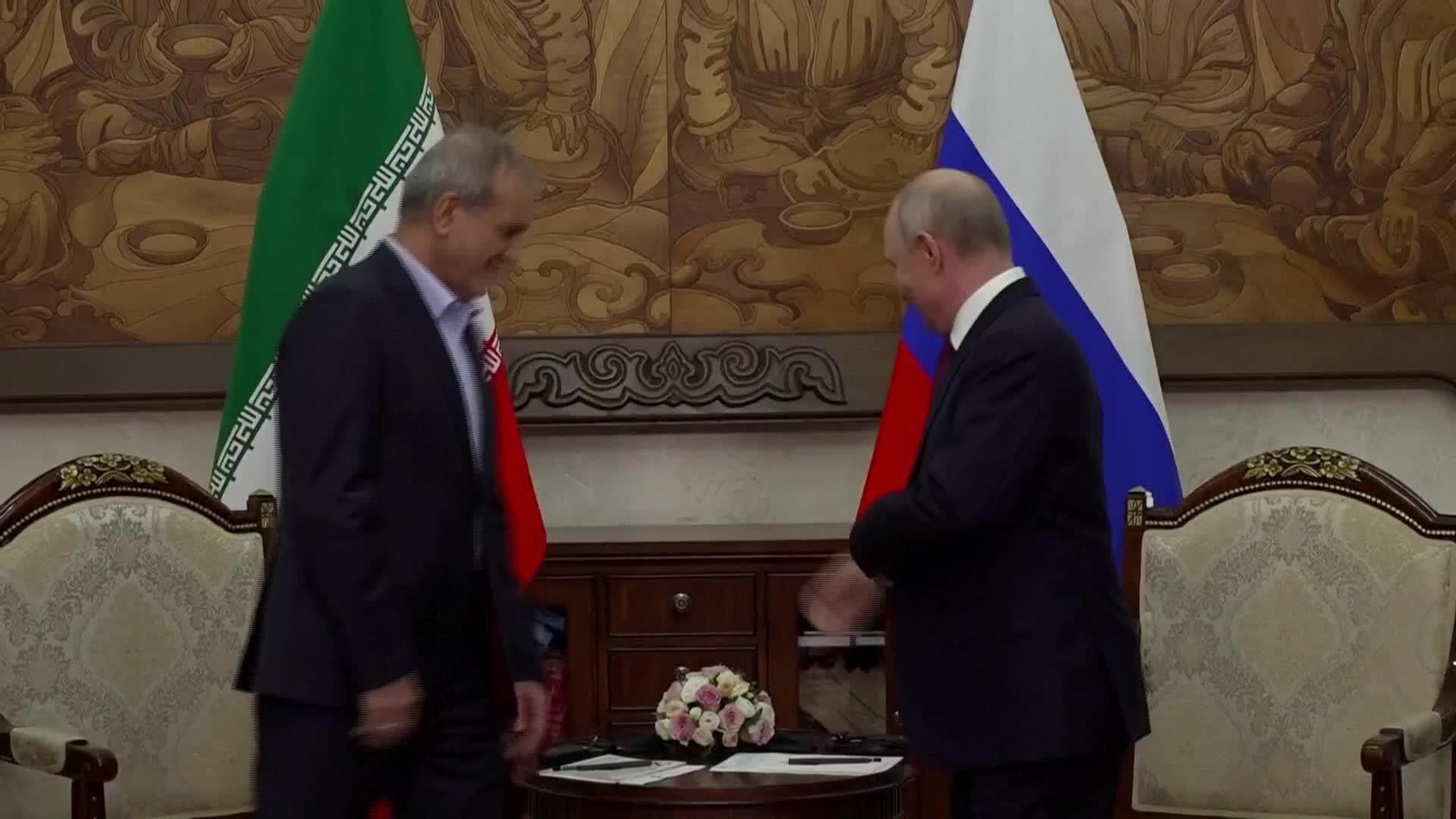M056-KIRGUISTAN PUTIN CON EL PRESIDENTE DE IRAN