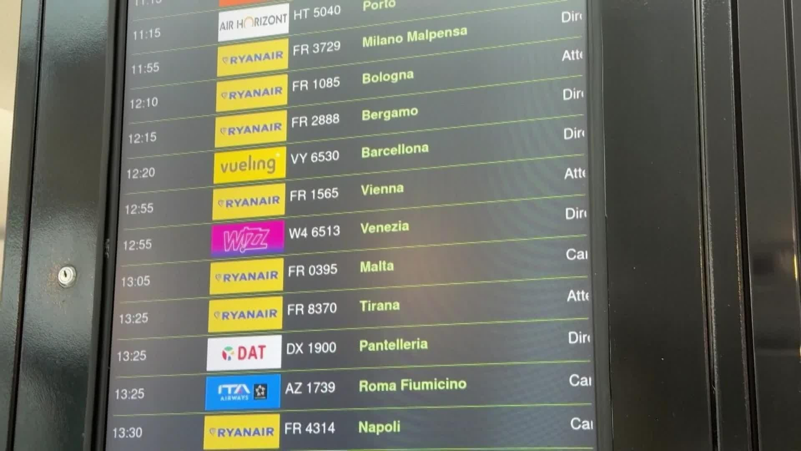 J053-SICILIA VOLCAN ETNA MANTIENE AEROPUERTO CERRADO