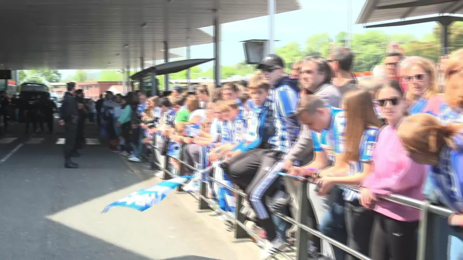 L100-SAN SEBASTIAN RECIBIMIENTO AEROPUERTO