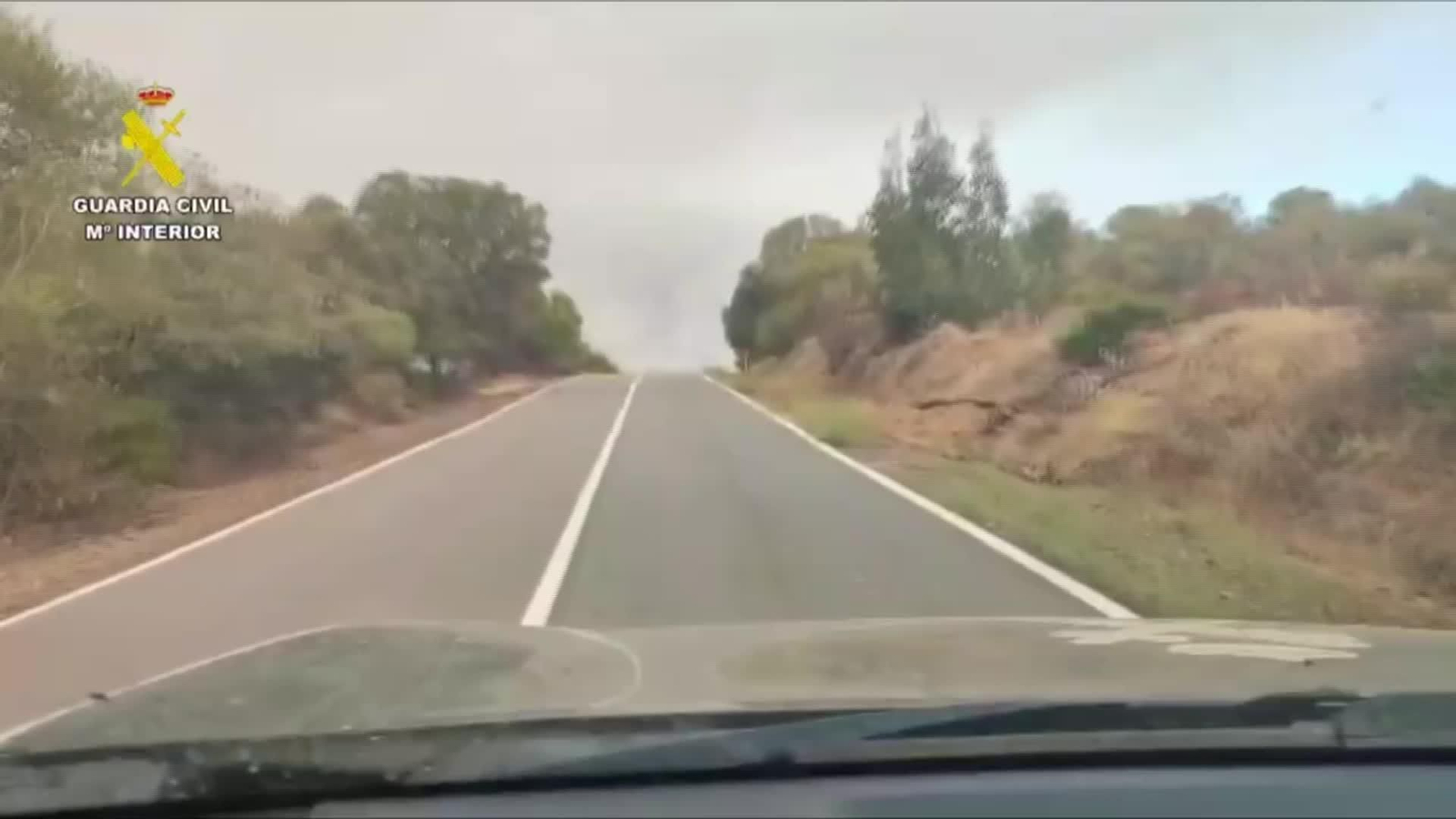 V040-IMAGENES GC INCENDIO NIEBLA Y VECINOS EVACUADOS