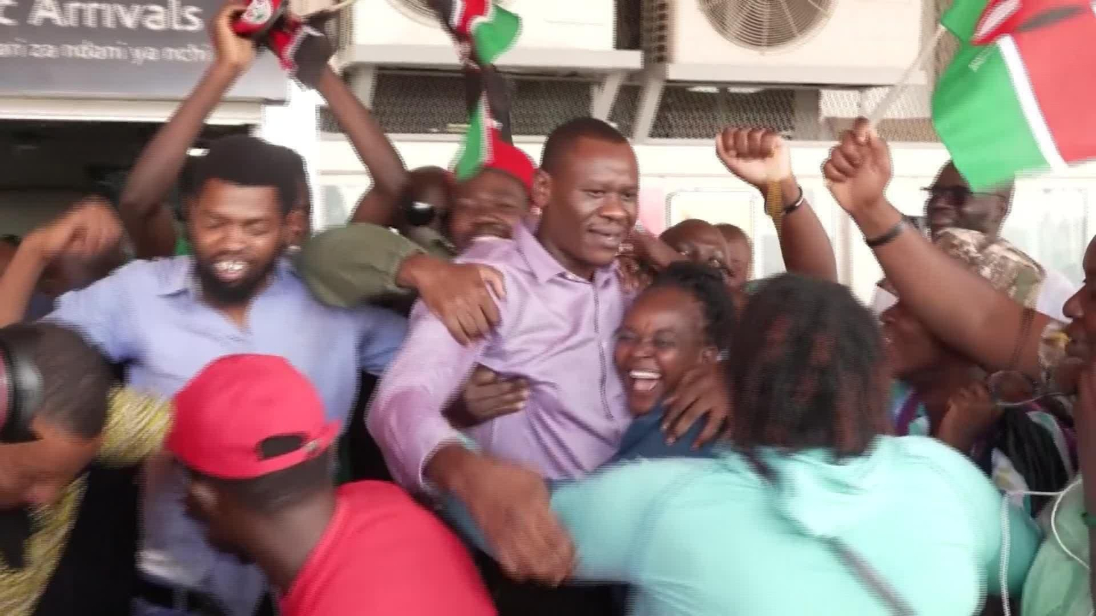 S027-UGANDA LIBERADOS ACTIVISTAS TRAS 39 DIAS DETENIDOS