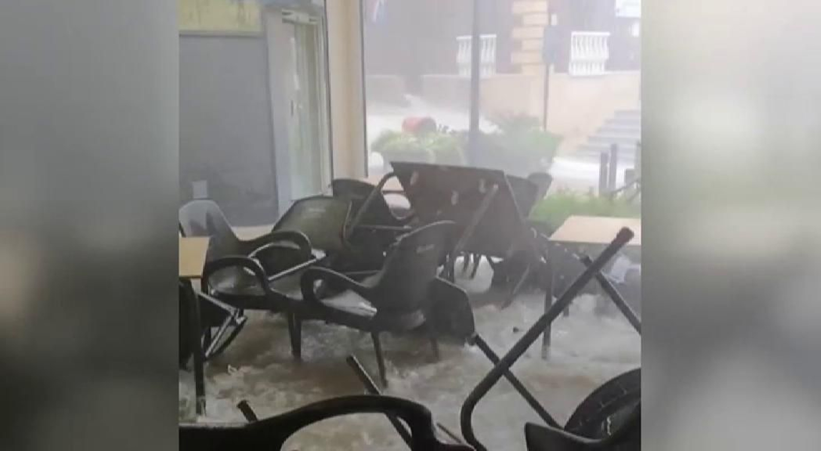 Lluvias torrenciales inundan parte del litoral valenciano Lluvias torrenciales inundan parte del litoral valenciano