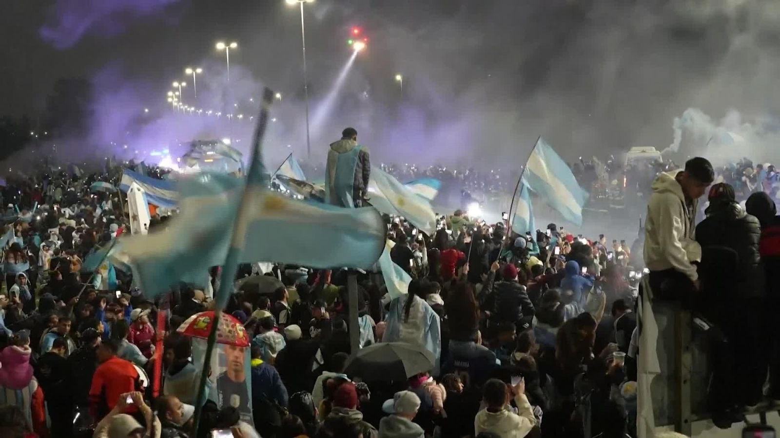 M029-ARGENTINA BIENVENIDA SELECCION EN LAS CALLES